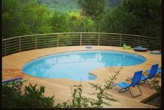 Lames de terrasses autour d'une piscine